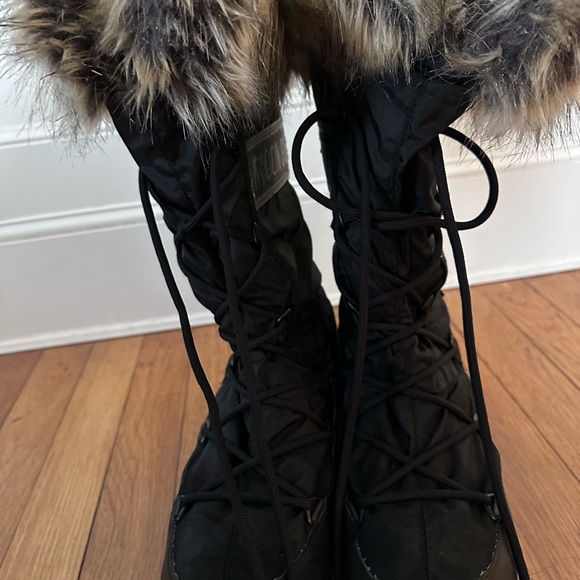 Moon Boots ProTECHt Hi-Top Monaco Boots in Black - Picture 4 of 6